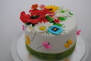 Tort vesel cu flori si Cenusareasa 006