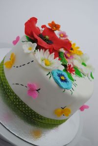 Tort vesel cu flori si Cenusareasa 012